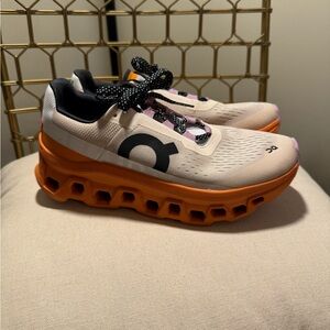 On Cloudmonster Size 7